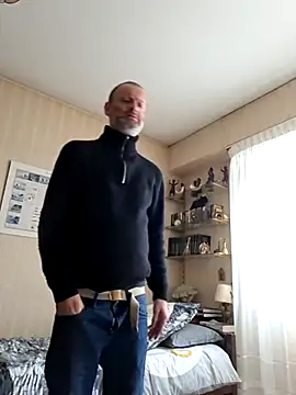 Snapshot of Perv10 chatting on 11/26/25, 09:32 Perv10 online show from 11/26/25, 09:32