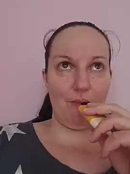 BustyLadyAlma online show from 07/04/26, 06:30