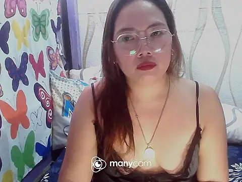 BURBERRY69 online show from 10/04/25, 01:25