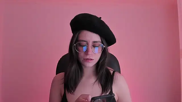 Snapshot of HazelKush chatting on 10/23/25, 09:24 HazelKush online show from 10/23/25, 09:24