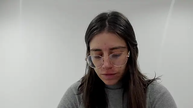 Snapshot of HazelKush chatting on 11/15/25, 10:48 HazelKush online show from 11/15/25, 10:48