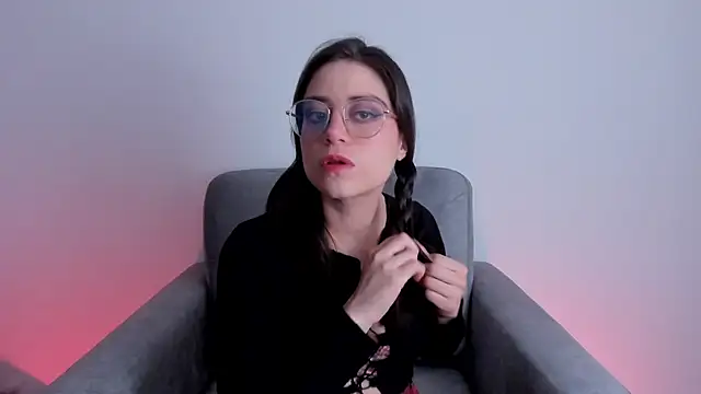 Snapshot of HazelKush chatting on 12/15/25, 09:30 HazelKush online show from 12/15/25, 09:30