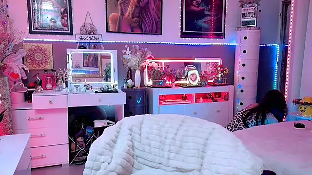 Snapshot of misscectito13 chatting on 11/21/25, 10:52 misscectito13 online show from 11/21/25, 10:52