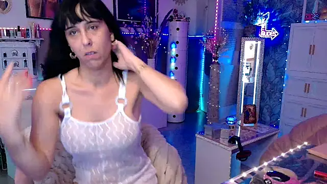 Snapshot of misscectito13 chatting on 06/04/26, 10:49 misscectito13 online show from 06/04/26, 10:49