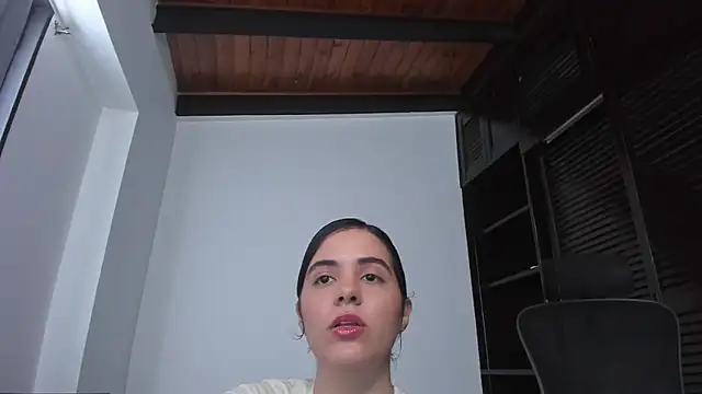 Snapshot of mia_collins_x chatting on 10/24/25, 07:32 mia collins x online show from 10/24/25, 07:32