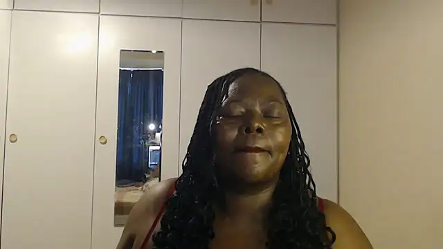 Snapshot of MatureBoobsDiva chatting on 12/19/25, 09:16 MatureBoobsDiva online show from 12/19/25, 09:16