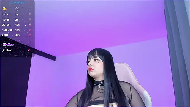 Snapshot of Elle chatting on 12/06/24, 03:41 Elle online show from 12/06/24, 03:41