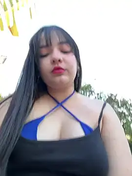 Snapshot of Elle chatting on 01/29/25, 09:28 Elle online show from 01/29/25, 09:28