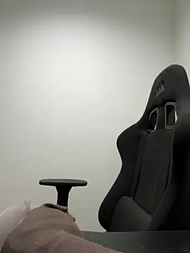 Snapshot of Elle chatting on 01/30/25, 01:33 Elle online show from 01/30/25, 01:33