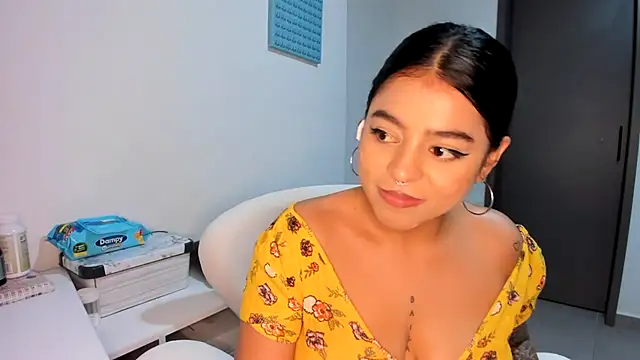 Snapshot of Naiara_sex chatting on 03/01/25, 01:11 Naiara sex online show from 03/01/25, 01:11