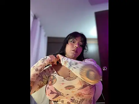 Snapshot of Naiara_sex chatting on 11/08/25, 03:39 Naiara sex online show from 11/08/25, 03:39