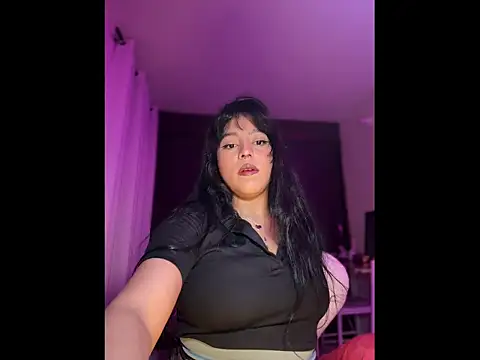 Snapshot of Naiara_sex chatting on 11/10/25, 05:39 Naiara sex online show from 11/10/25, 05:39