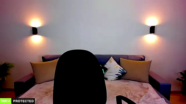 TheWoman   online show from 10/16/25, 06:53