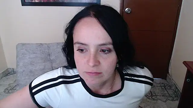 Snapshot of antara_hotgirl chatting on 09/19/25, 06:19 antara hotgirl online show from 09/19/25, 06:19