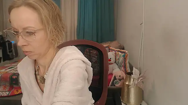 LuxuryNika online show from 04/08/26, 02:39