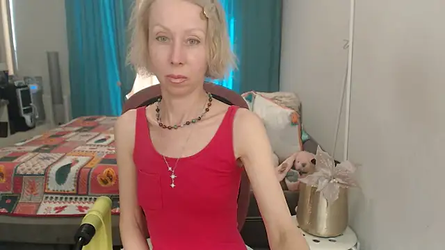 Snapshot of LuxuryNika chatting on 06/17/26, 11:34 LuxuryNika online show from 06/17/26, 11:34