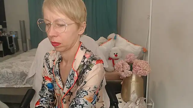Snapshot of LuxuryNika chatting on 06/30/26, 06:53 LuxuryNika online show from 06/30/26, 06:53