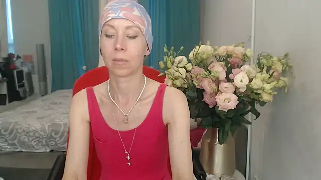 Snapshot of LuxuryNika chatting on 07/17/26, 04:56 LuxuryNika online show from 07/17/26, 04:56