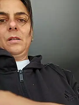 Snapshot of IsabelleCraft chatting on 10/22/25, 01:00 IsabelleCraft online show from 10/22/25, 01:00