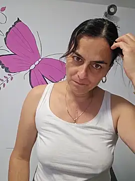 Snapshot of IsabelleCraft chatting on 11/10/25, 11:42 IsabelleCraft online show from 11/10/25, 11:42