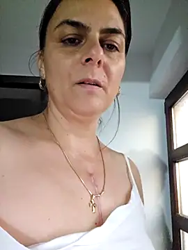 Snapshot of IsabelleCraft chatting on 11/11/25, 02:28 IsabelleCraft online show from 11/11/25, 02:28