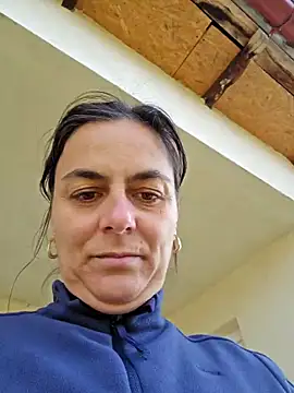 Snapshot of IsabelleCraft chatting on 11/15/25, 10:45 IsabelleCraft online show from 11/15/25, 10:45