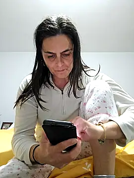 Snapshot of IsabelleCraft chatting on 11/17/25, 08:58 IsabelleCraft online show from 11/17/25, 08:58