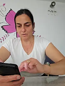 Snapshot of IsabelleCraft chatting on 11/25/25, 10:04 IsabelleCraft online show from 11/25/25, 10:04