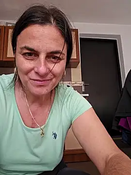 Snapshot of IsabelleCraft chatting on 12/15/25, 12:31 IsabelleCraft online show from 12/15/25, 12:31