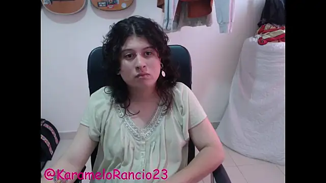Snapshot of Smoke_trip_Alicia chatting on 02/20/25, 01:08 Smoke trip Alicia online show from 02/20/25, 01:08