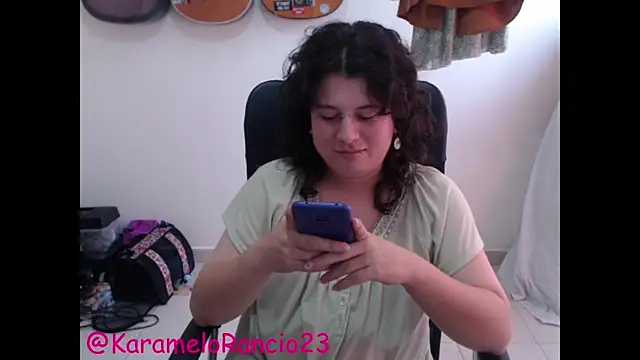 Snapshot of Smoke_trip_Alicia chatting on 02/23/25, 01:32 Smoke trip Alicia online show from 02/23/25, 01:32