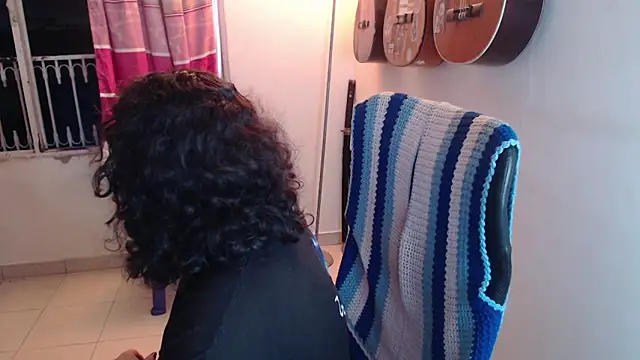 Snapshot of Smoke_trip_Alicia chatting on 10/12/25, 02:43 Smoke trip Alicia online show from 10/12/25, 02:43