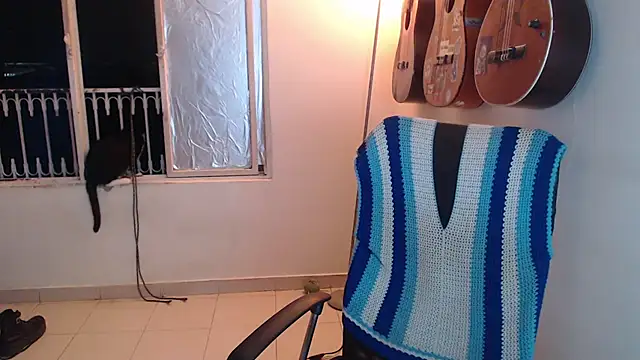 Snapshot of Smoke_trip_Alicia chatting on 10/15/25, 04:45 Smoke trip Alicia online show from 10/15/25, 04:45