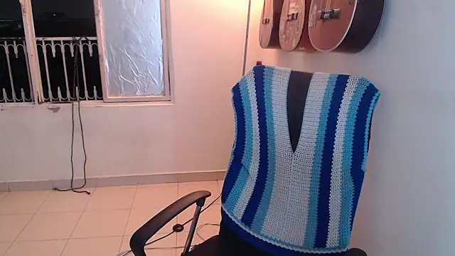 Snapshot of Smoke_trip_Alicia chatting on 10/23/25, 04:45 Smoke trip Alicia online show from 10/23/25, 04:45