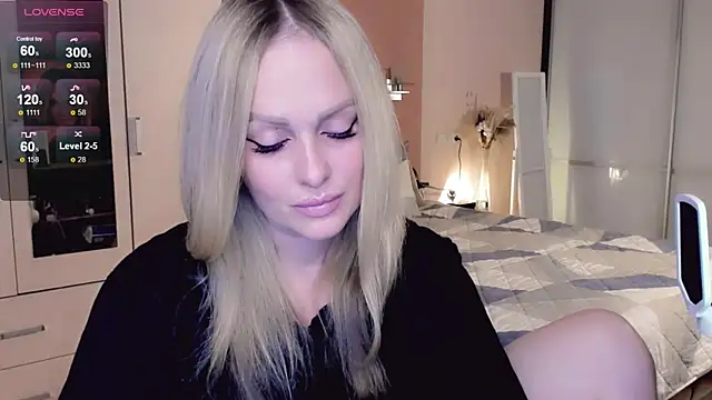 Snapshot of Libby_Nora chatting on 10/24/25, 01:07 Libby Nora online show from 10/24/25, 01:07