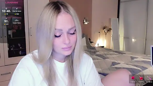 Snapshot of Libby_Nora chatting on 10/25/25, 09:39 Libby Nora online show from 10/25/25, 09:39