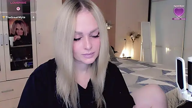 Snapshot of Libby_Nora chatting on 10/27/25, 10:08 Libby Nora online show from 10/27/25, 10:08