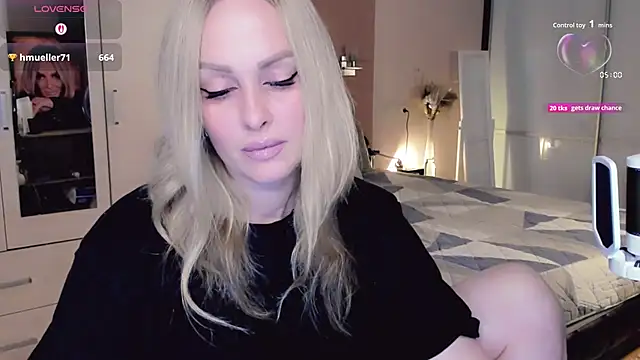 Snapshot of Libby_Nora chatting on 10/28/25, 11:03 Libby Nora online show from 10/28/25, 11:03