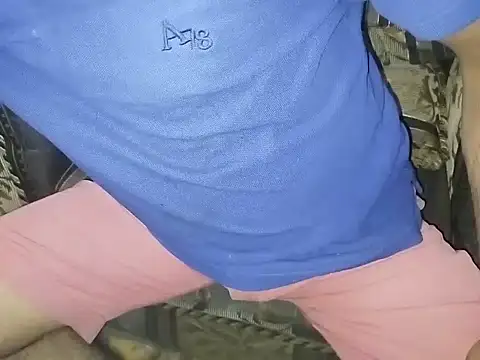 Snapshot of robertocastillo-2017 chatting on 11/04/25, 04:33 robertocastillo-2017 online show from 11/04/25, 04:33