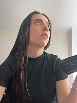 Snapshot of swrennn19 chatting on 01/16/25, 06:48 swrennn19 online show from 01/16/25, 06:48