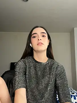 Snapshot of swrennn19 chatting on 02/08/25, 03:53 swrennn19 online show from 02/08/25, 03:53