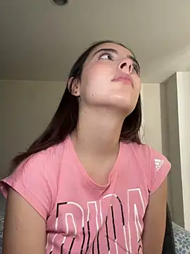 Snapshot of swrennn19 chatting on 03/22/25, 03:53 swrennn19 online show from 03/22/25, 03:53