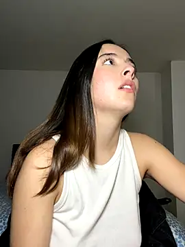 Snapshot of swrennn19 chatting on 09/13/25, 04:07 swrennn19 online show from 09/13/25, 04:07