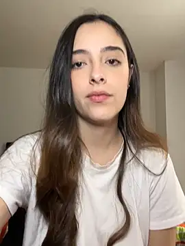 Snapshot of swrennn19 chatting on 09/14/25, 04:06 swrennn19 online show from 09/14/25, 04:06