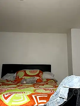 Snapshot of swrennn19 chatting on 09/16/25, 12:55 swrennn19 online show from 09/16/25, 12:55