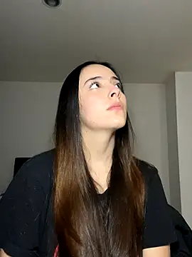 Snapshot of swrennn19 chatting on 09/20/25, 03:35 swrennn19 online show from 09/20/25, 03:35