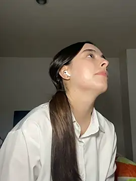 Snapshot of swrennn19 chatting on 09/23/25, 10:35 swrennn19 online show from 09/23/25, 10:35