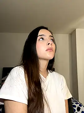 Snapshot of swrennn19 chatting on 10/04/25, 03:43 swrennn19 online show from 10/04/25, 03:43