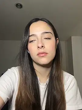 Snapshot of swrennn19 chatting on 10/05/25, 03:10 swrennn19 online show from 10/05/25, 03:10