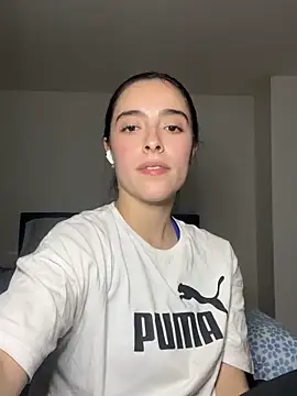 Snapshot of swrennn19 chatting on 10/07/25, 12:52 swrennn19 online show from 10/07/25, 12:52